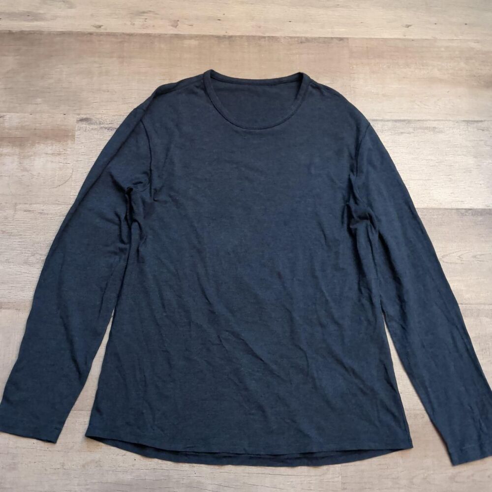 Lululemon Men's Navy T-shirt